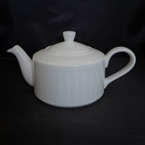 FORTESSA Fortaluxe Super White Striped Ceramic Teapot w/Lid Super Cute! EUC HTF